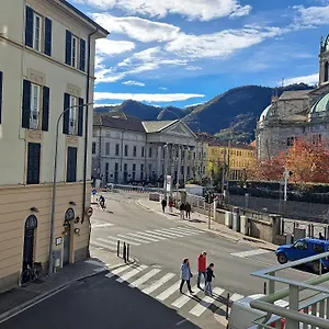 The Window On The Theatre And The Cathedral - Luxury Apartment Como